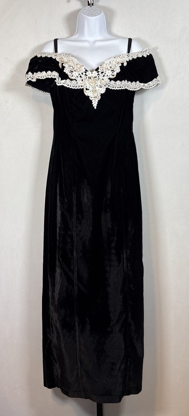 VTG Steppin Out Black Velvet Off Shoulder Lace Trim Dress Goth Dark Romance